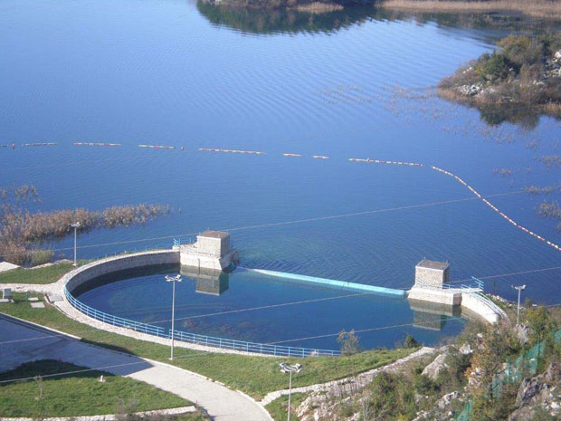 Суд заврће славине?